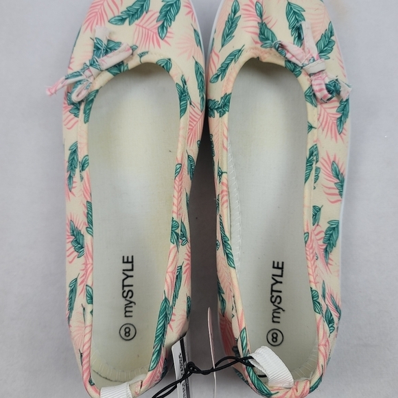 NWT set of tropical leaf poncho and cushion flats - Picture 9 of 10